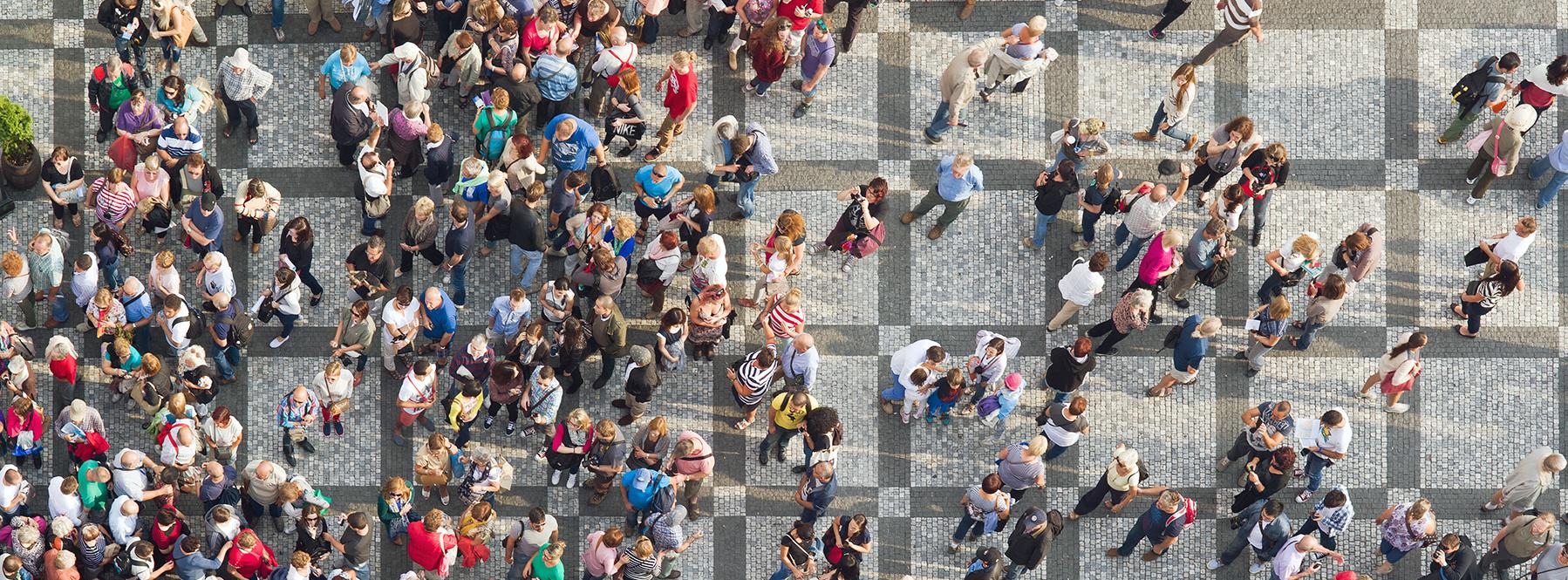 Menschen auf einem Platz