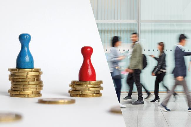 Das Bild zeigt links Spielfiguren auf Geldmünzen und rechts Menschen, die einen Gang entlang gehen.