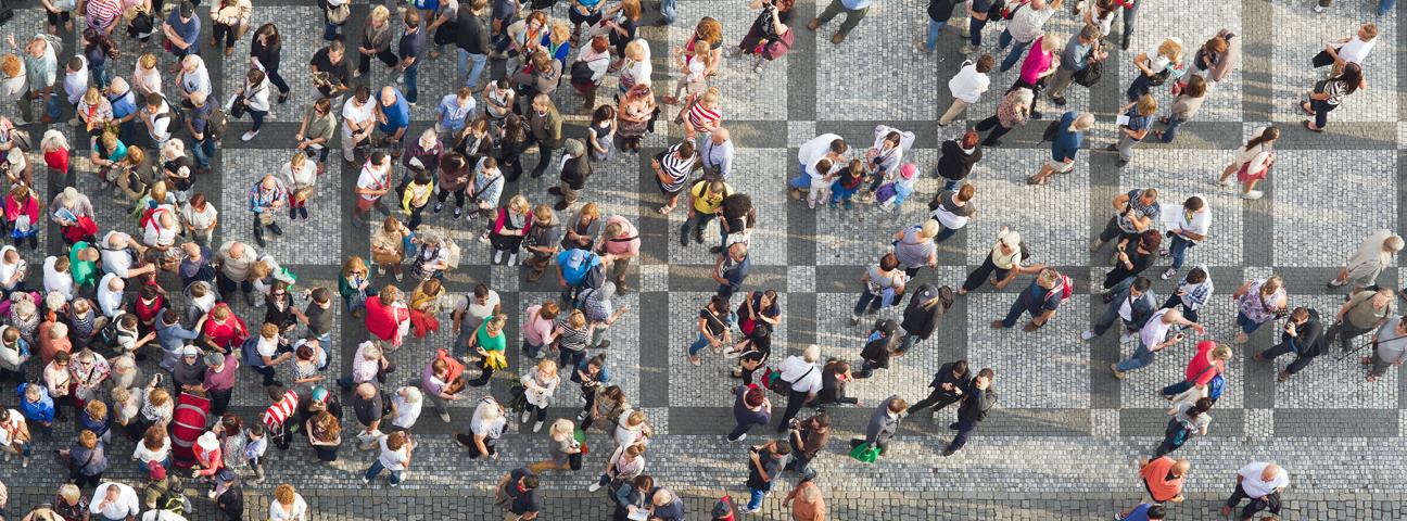 Menschen auf einem Platz