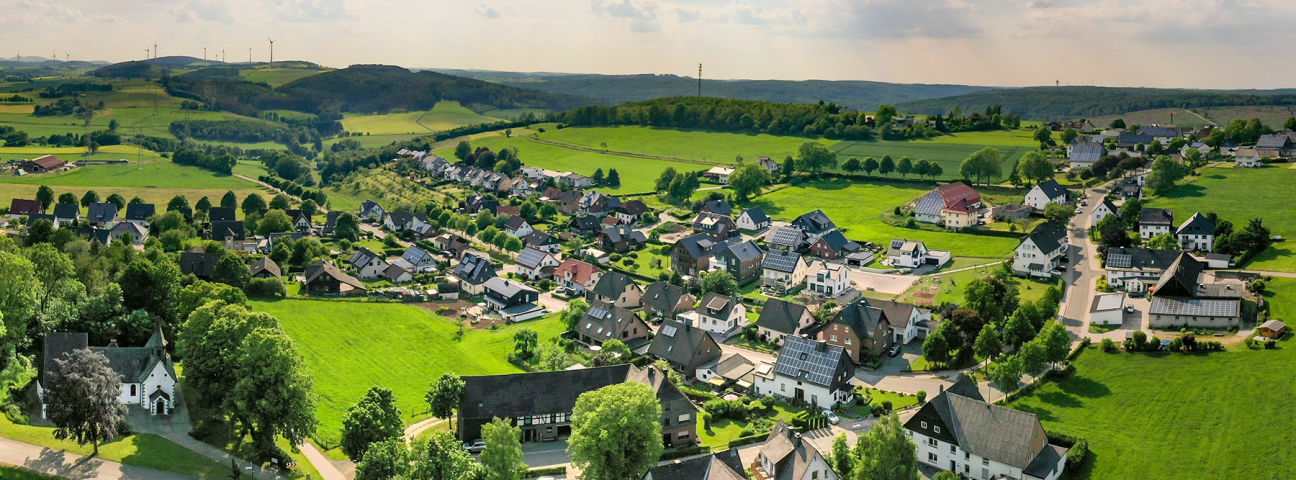 Das Bild zeigt ein Dorf im Sauerland.